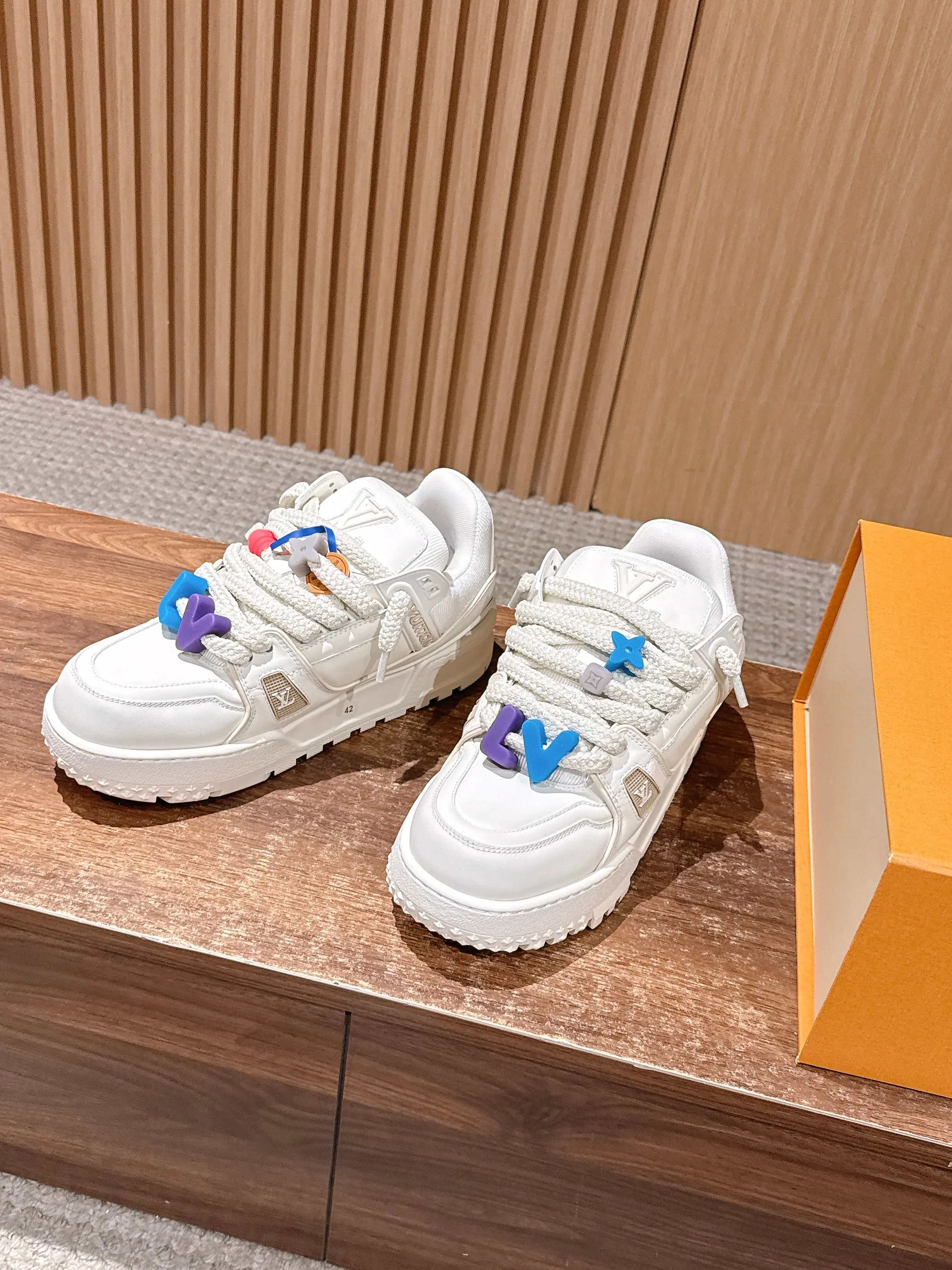 Кроссовки Женские Louis Vuitton 4269597