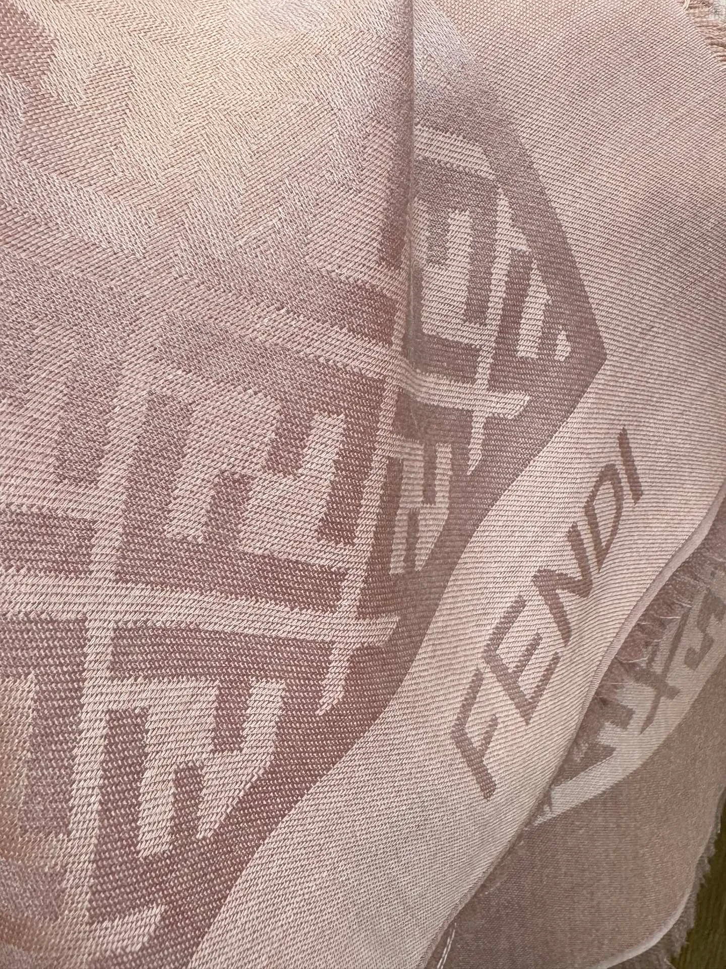 Шарфы Fendi 18287115