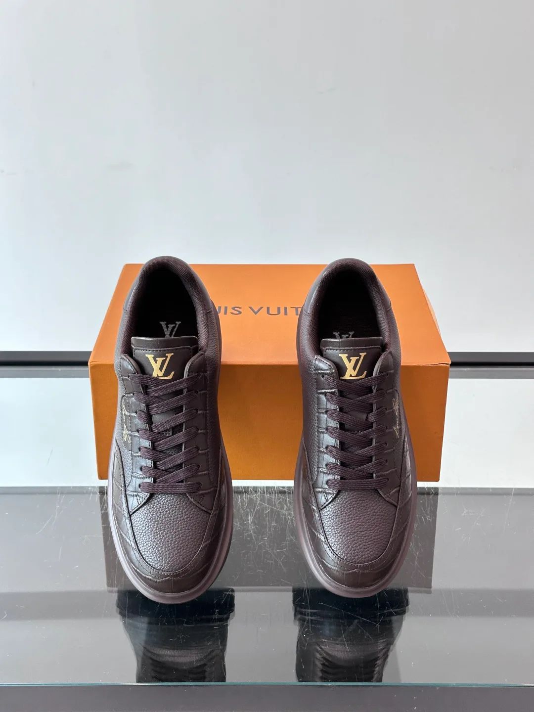 Кроссовки Женские Louis Vuitton 18400575