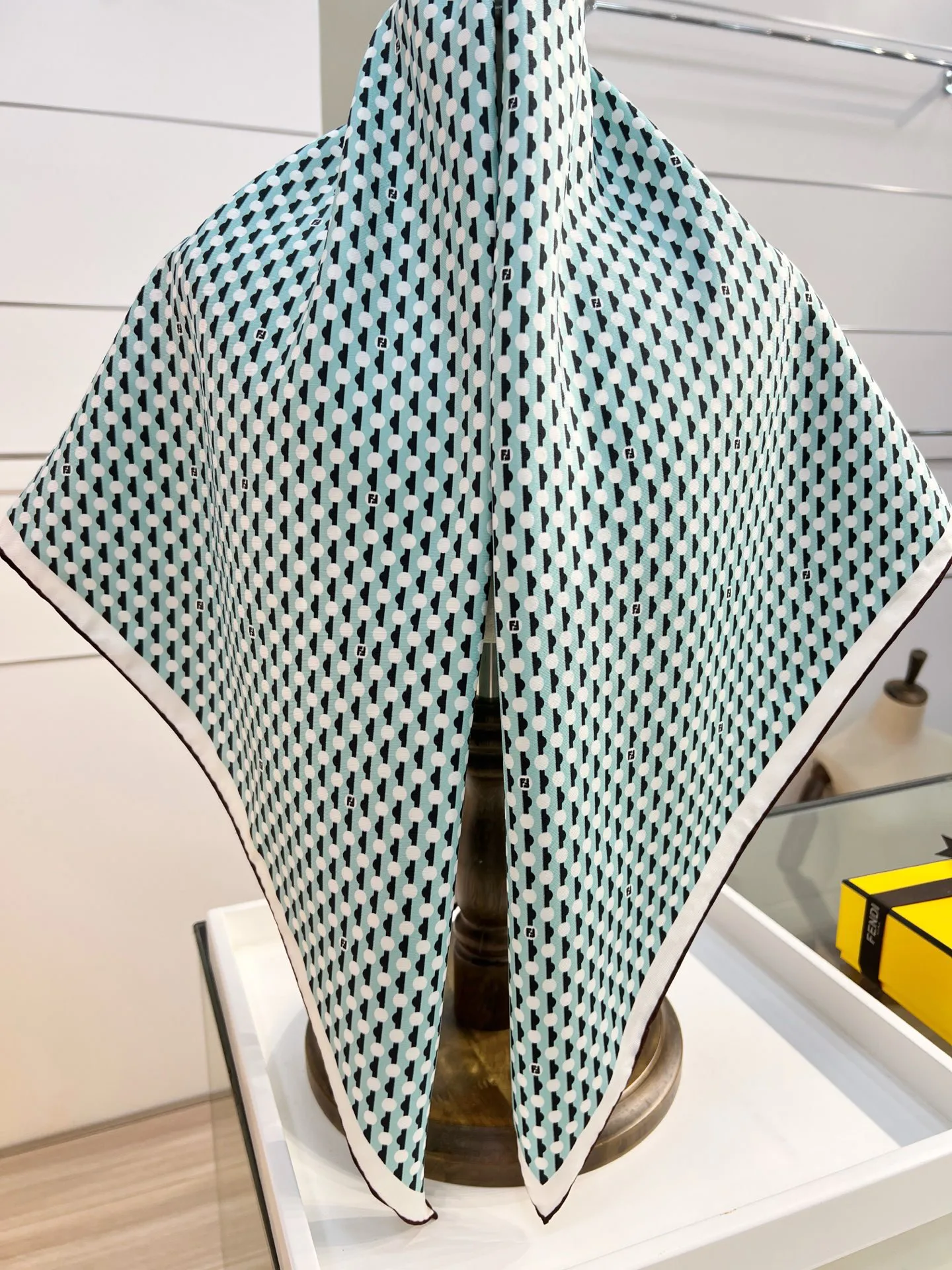 Шарфы Fendi 11394239