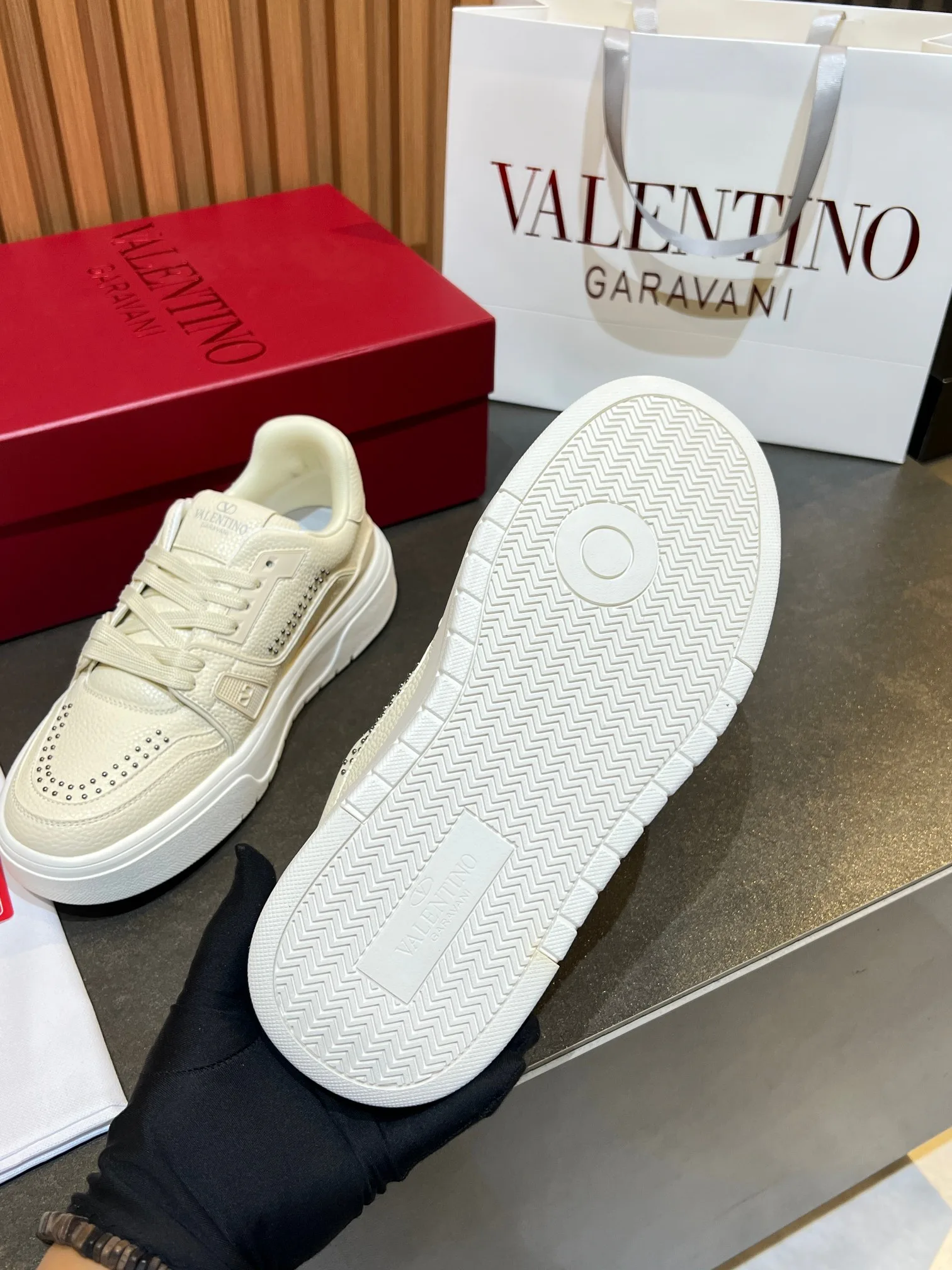 Кроссовки Женские Valentino 11575970