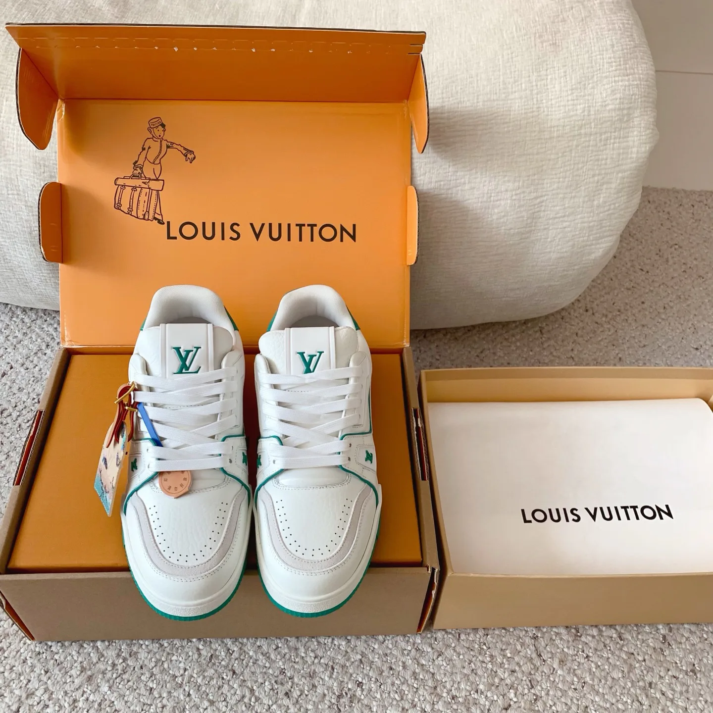 Кроссовки Женские Louis Vuitton 18375830