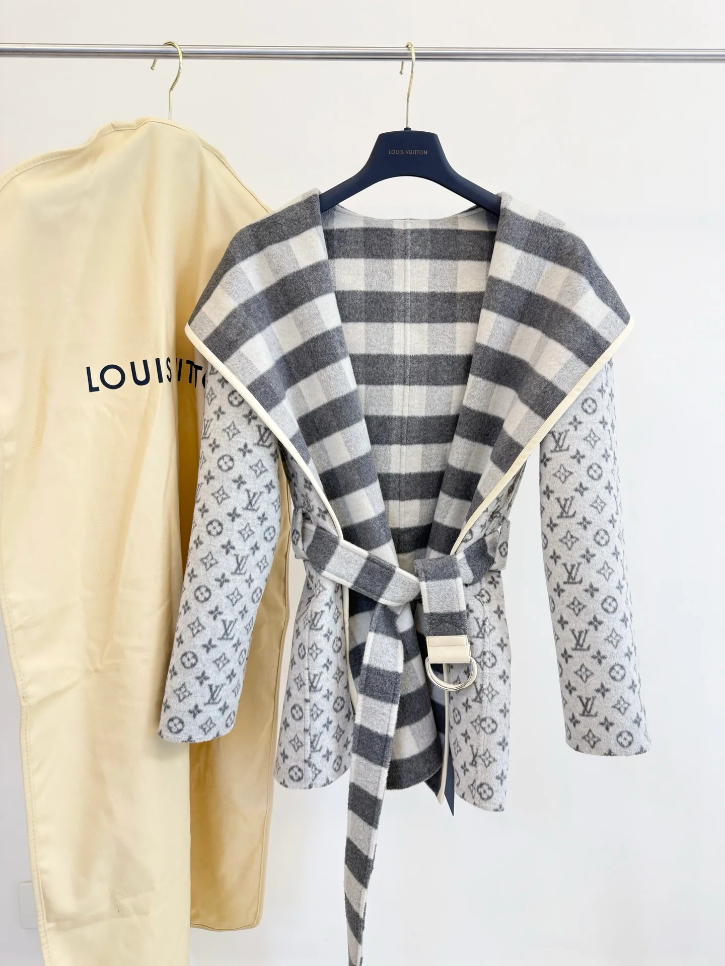 Пальто Женские Louis Vuitton 18594783