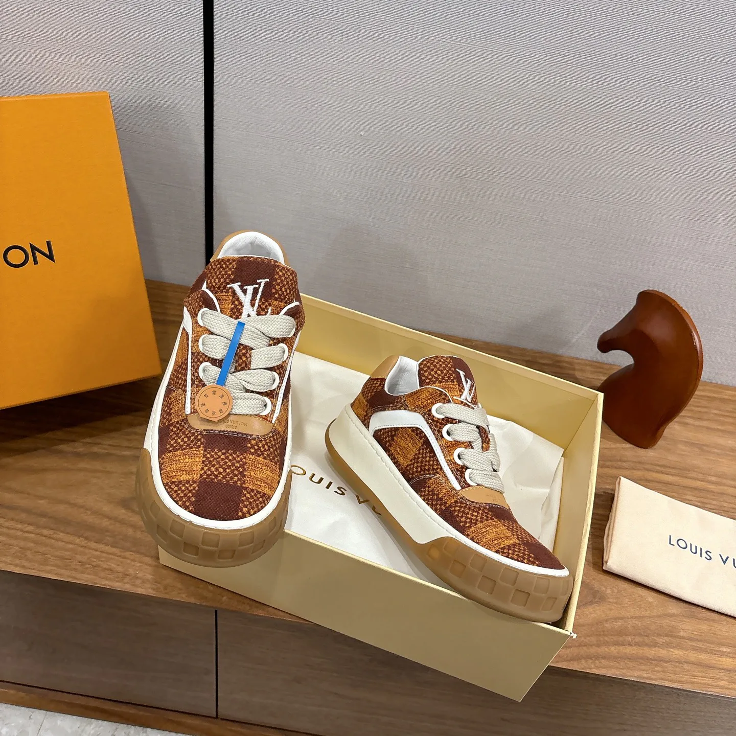 Кроссовки Женские Louis Vuitton 5611478