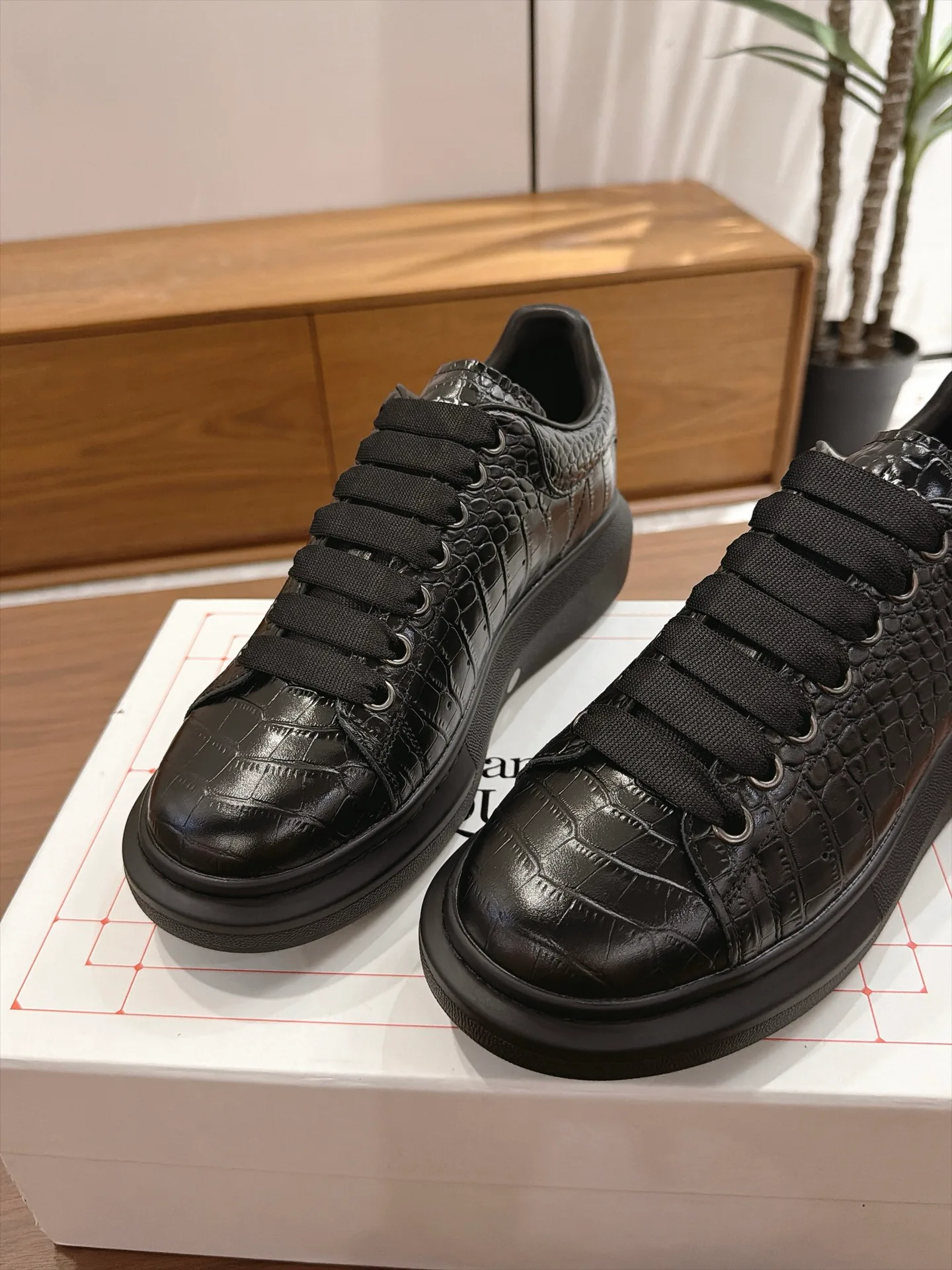 Кроссовки Женские Alexander Mcqueen 18159798