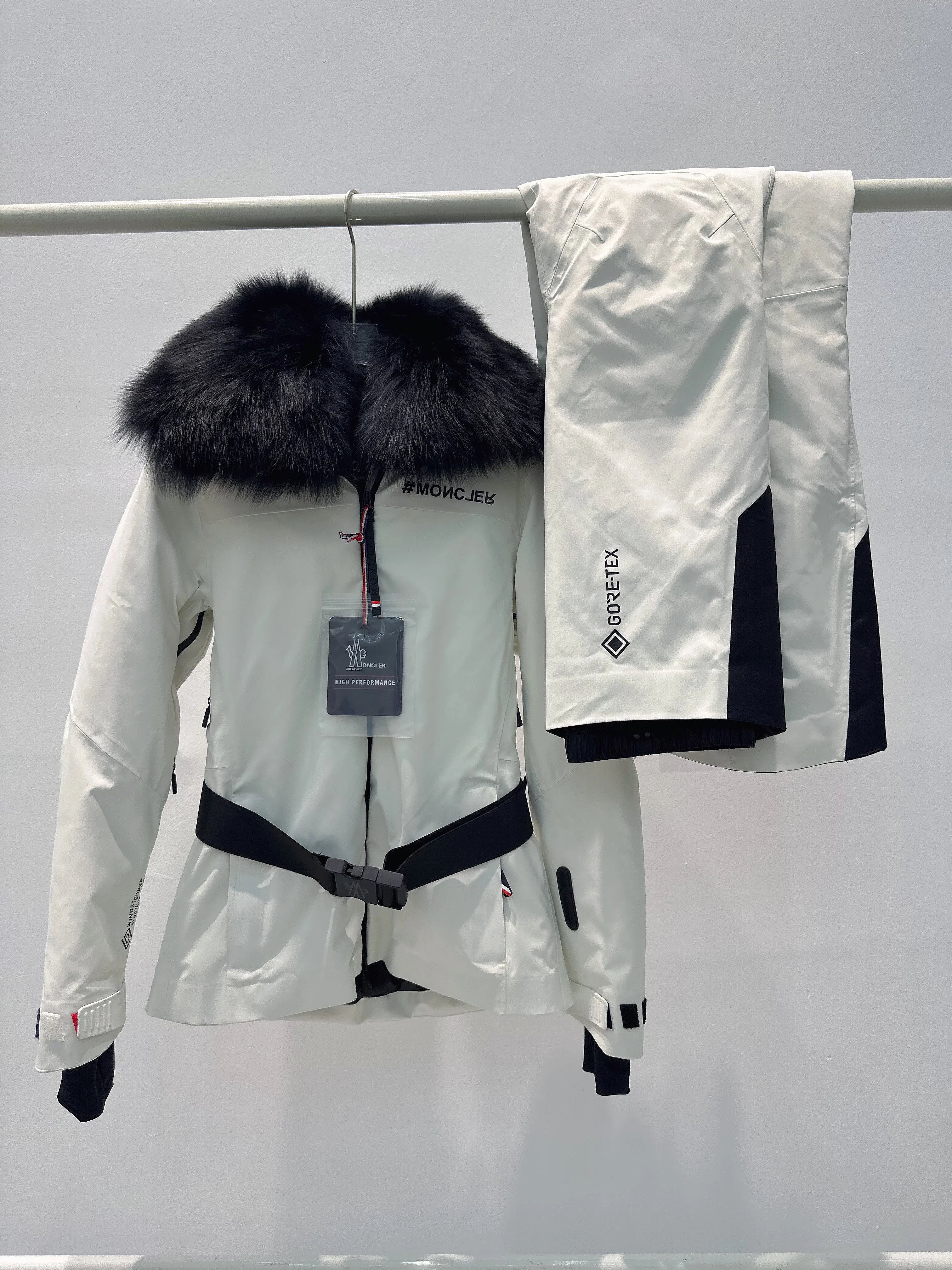 Куртки И Пуховики Женские Moncler 18710229