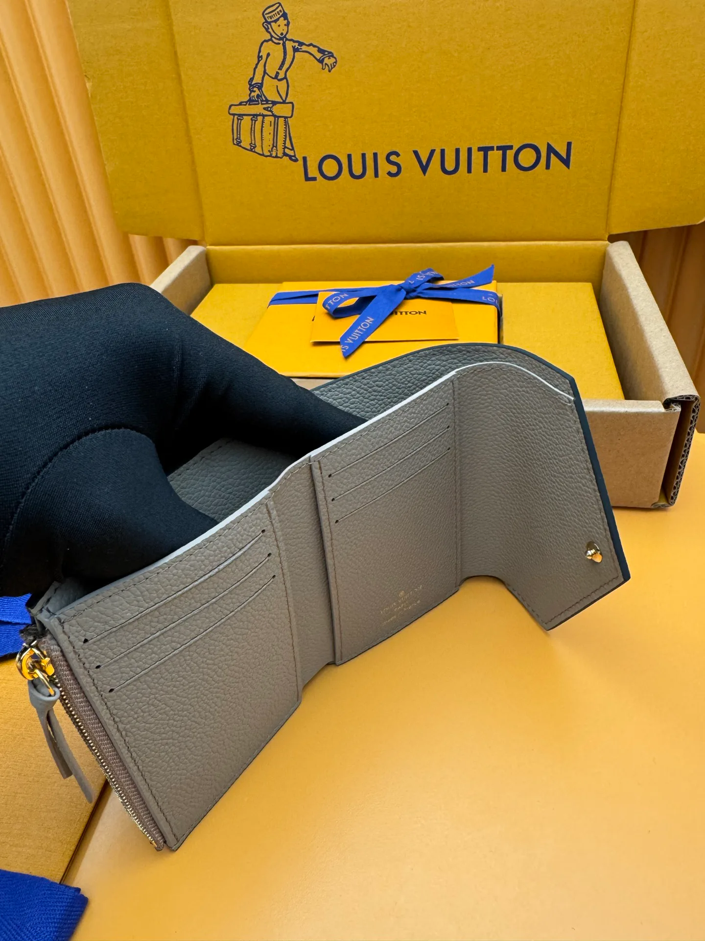 Клатчи Женские Louis Vuitton 1923364
