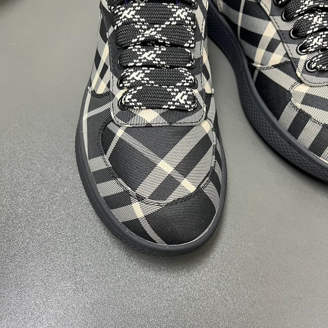 Кроссовки Женские Burberry 13267196