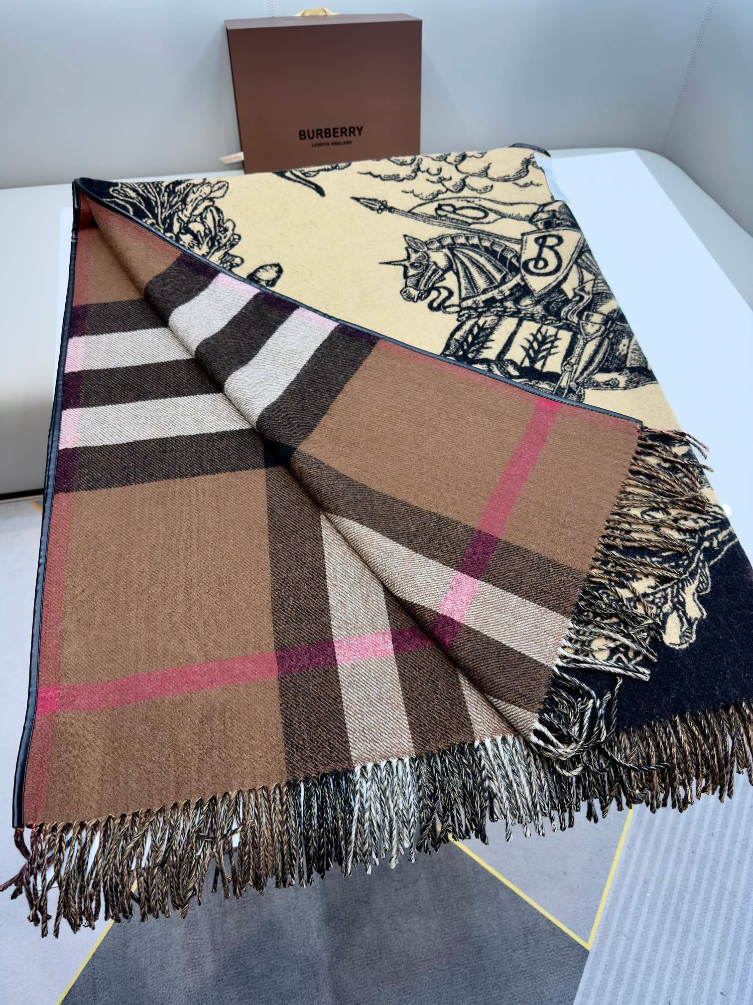 Шарфы Burberry 3215