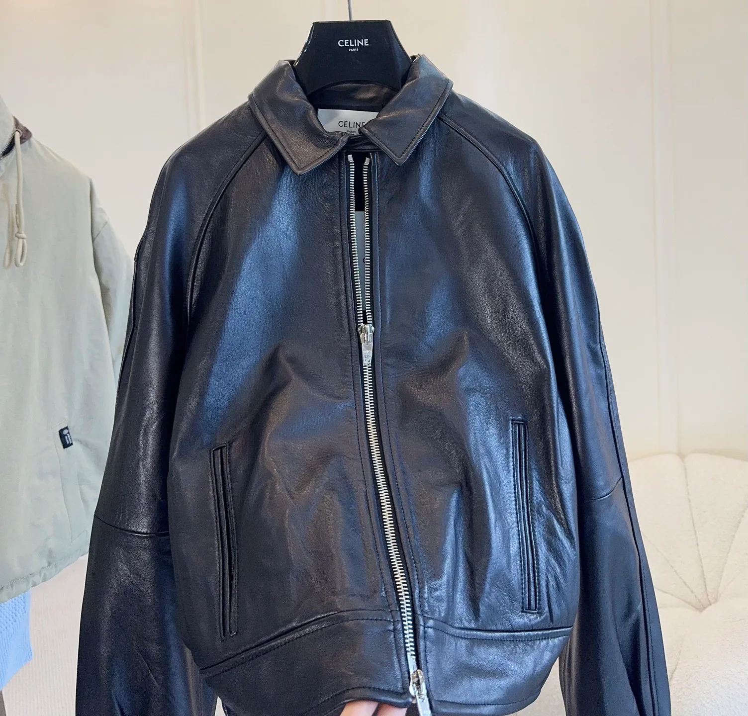 Кожаные Куртки И Дублёнки Женские Celine 18603307