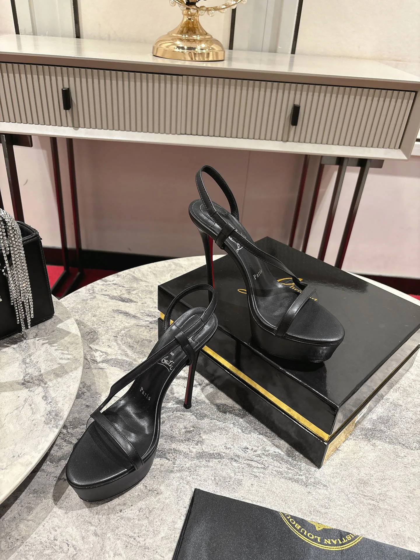 Босоножки Женские Christian Louboutin 19581793