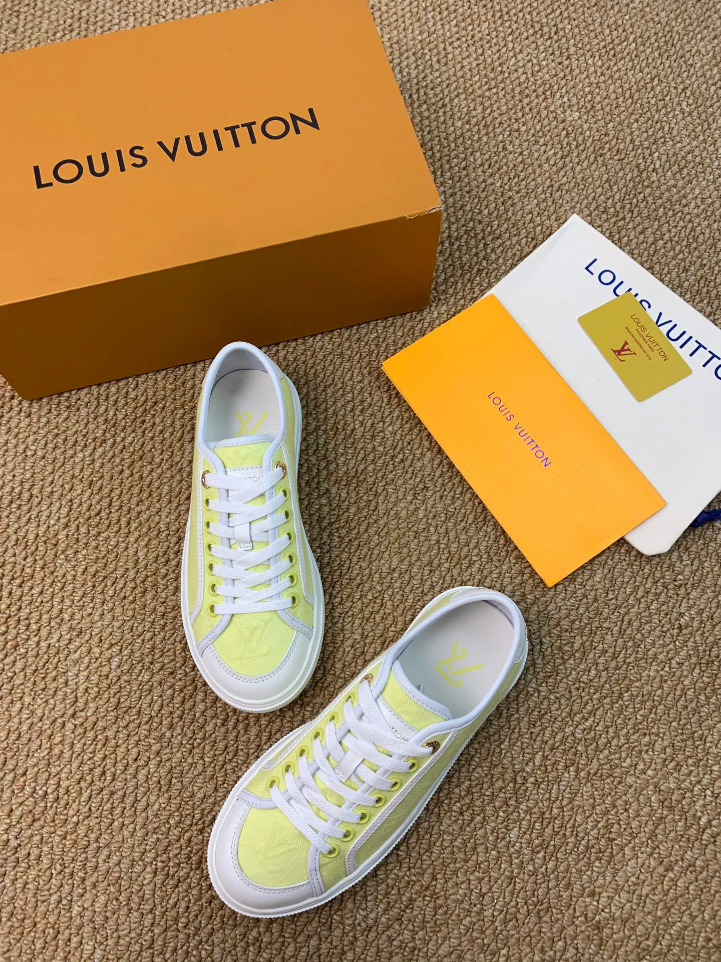 Кроссовки Женские Louis Vuitton 17545205