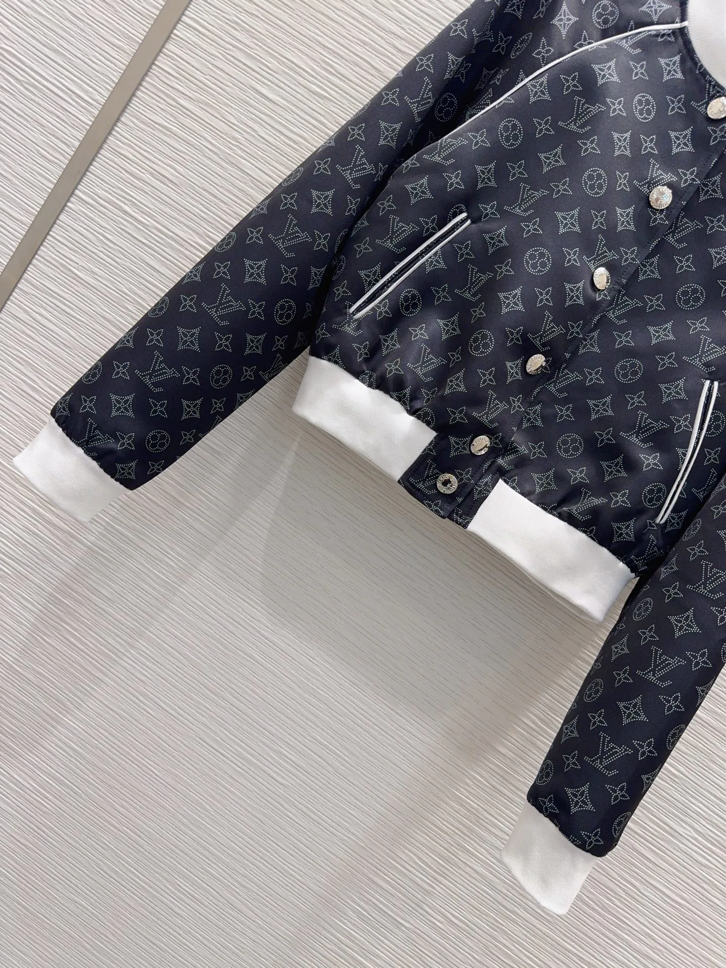 Куртки И Пуховики Женские Louis Vuitton 19530966