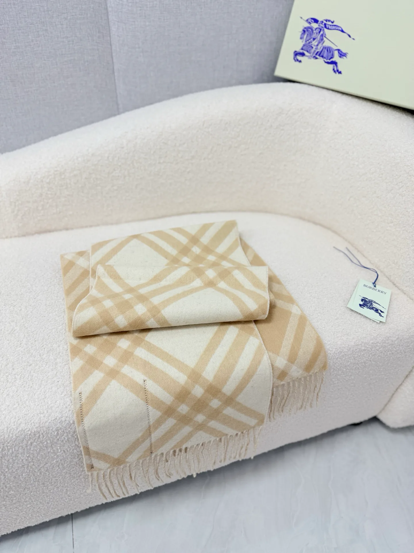 Шарфы Burberry 18322320