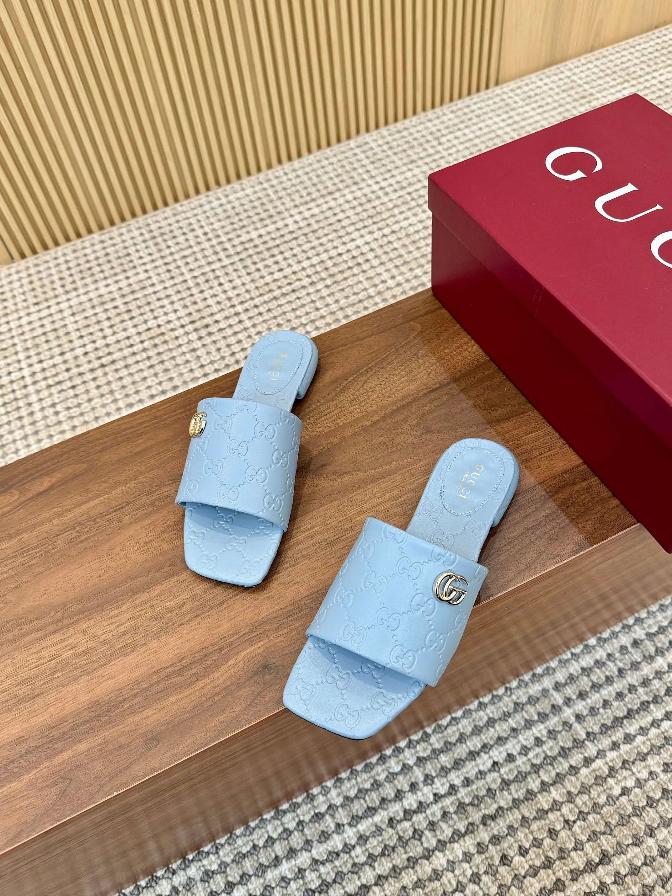 Шлепанцы Женские Gucci 11890944