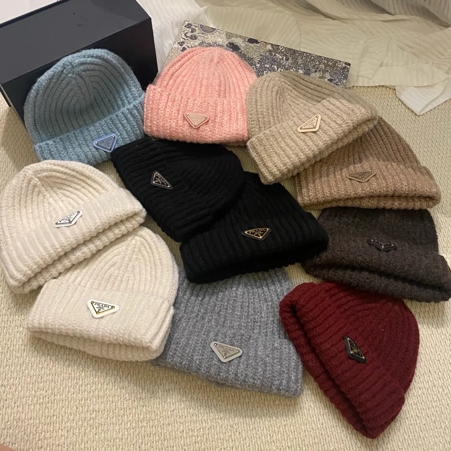 Головные Уборы Prada 18347158