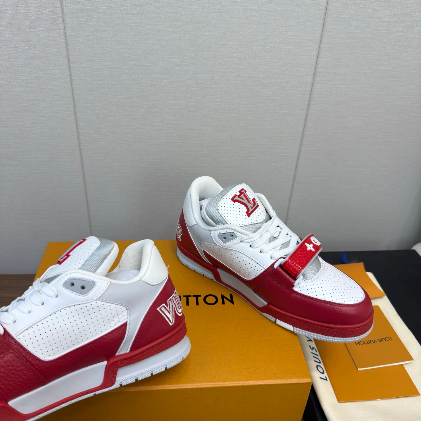 Кроссовки Женские Louis Vuitton 4318165