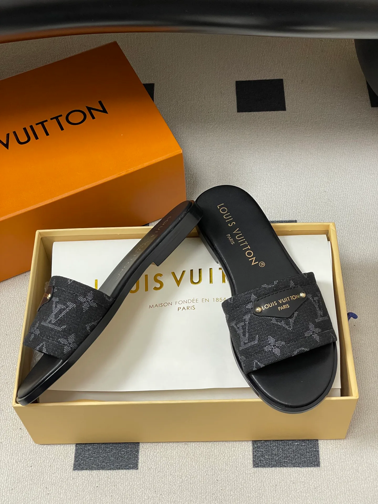 Шлепанцы Женские Louis Vuitton 3361692
