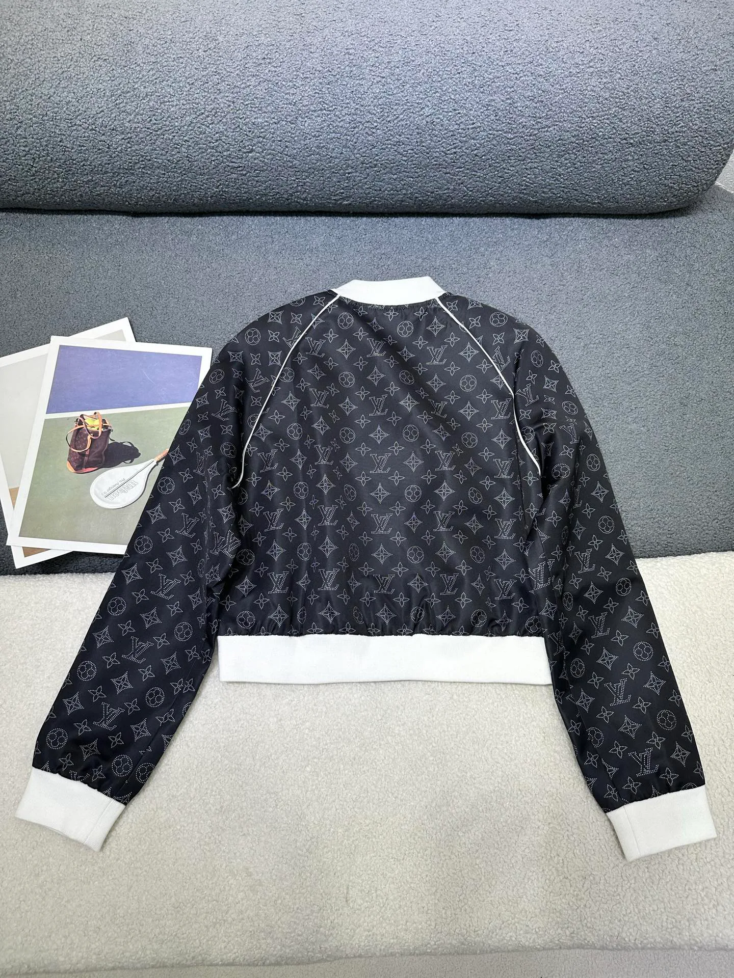 Куртки И Пуховики Женские Louis Vuitton 18396732