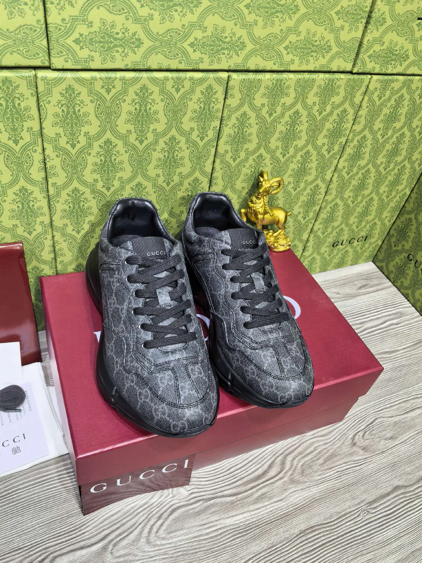 Кроссовки Женские Gucci 18039949