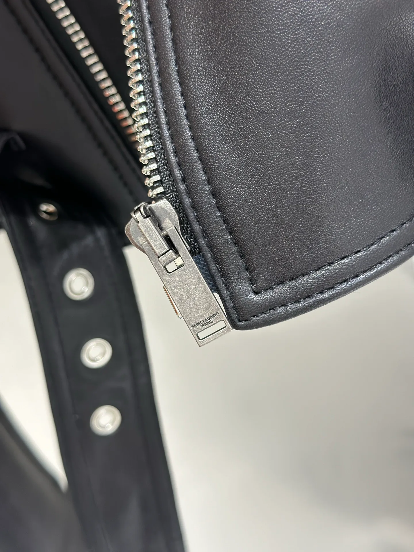 Кожаные Куртки И Дублёнки Женские Saint Laurent 5350238