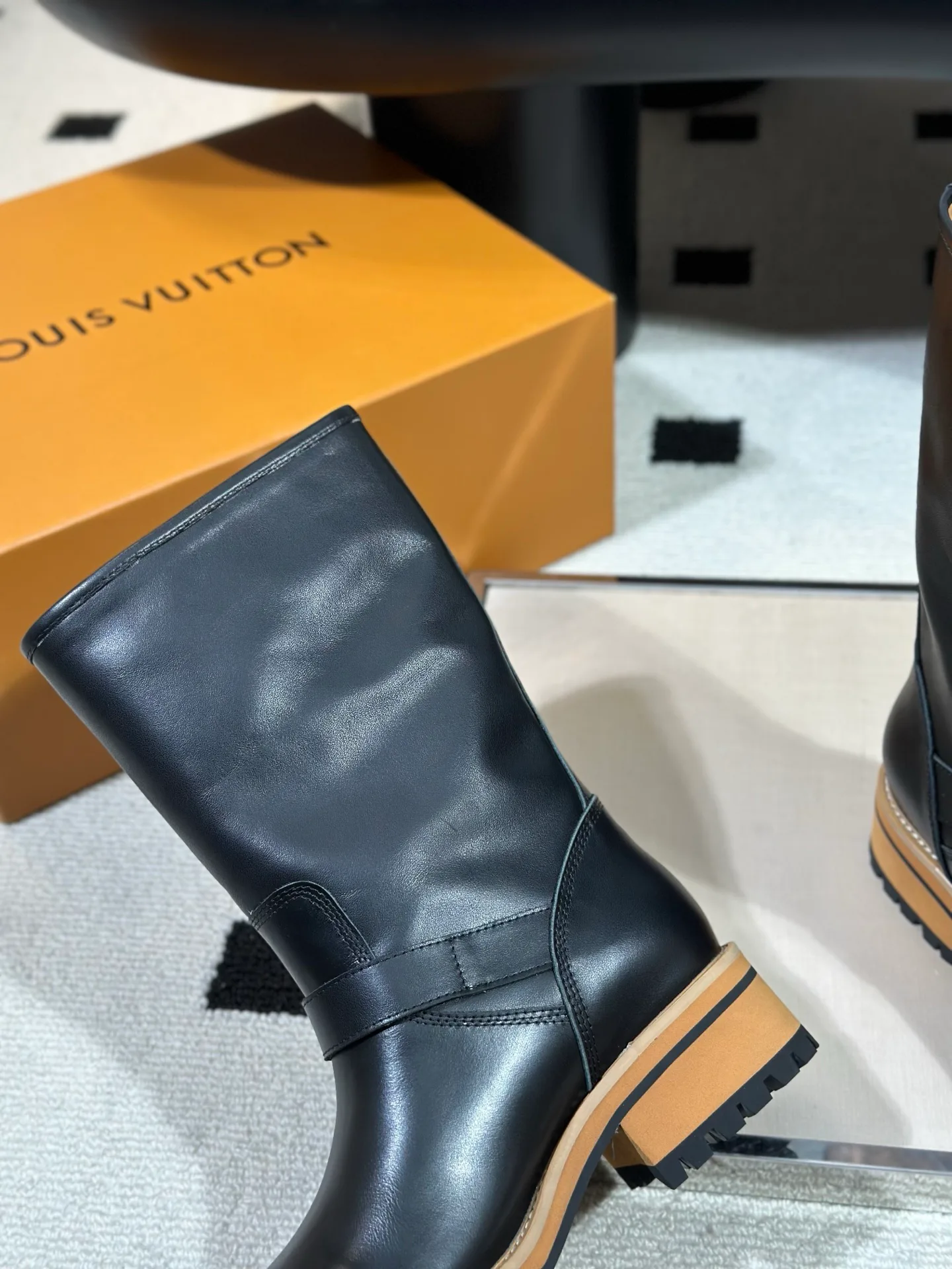 Ботинки Женские Louis Vuitton 18638536