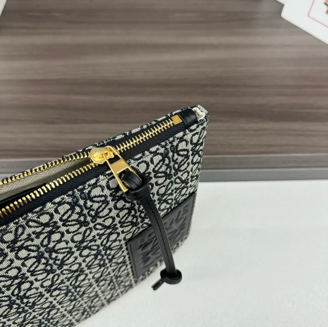Клатчи Женские Loewe 18116452