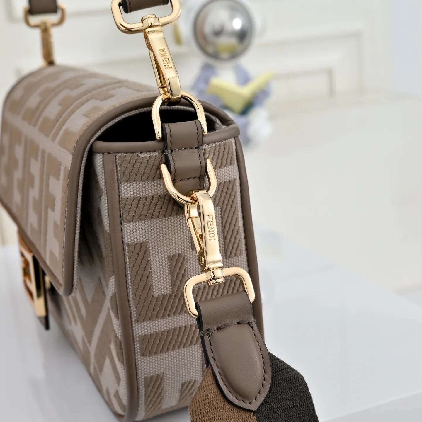 Классические Сумки Женские Fendi 18004263