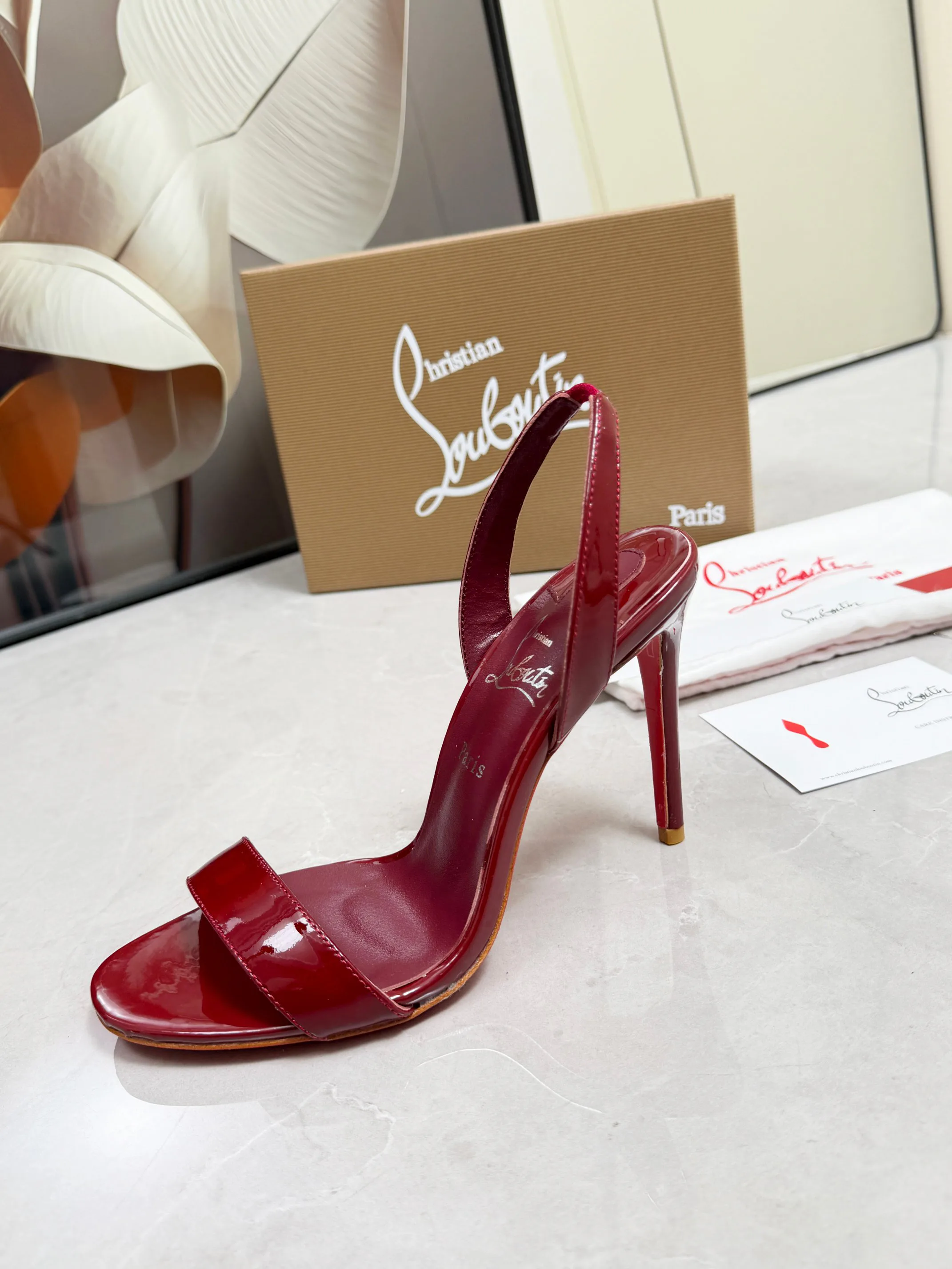 Босоножки Женские Christian Louboutin 18739796