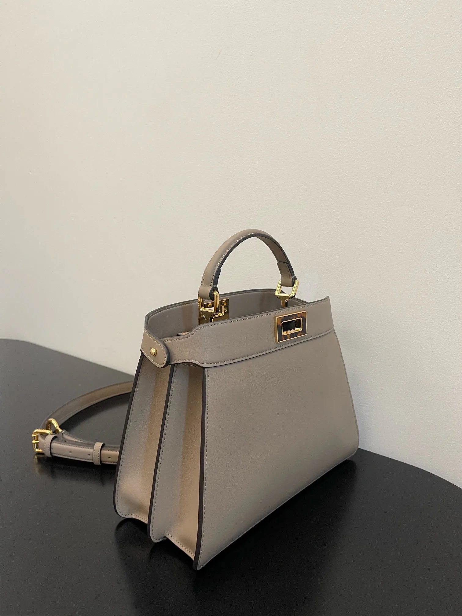 Классические Сумки Женские Fendi 13234499