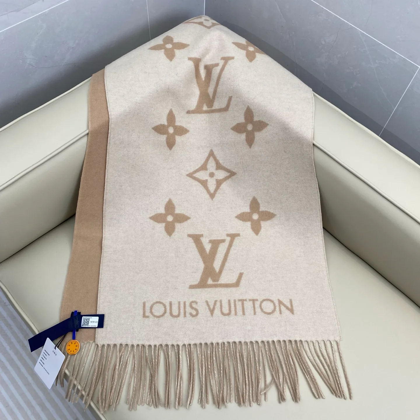 Шарфы Louis Vuitton 18105571