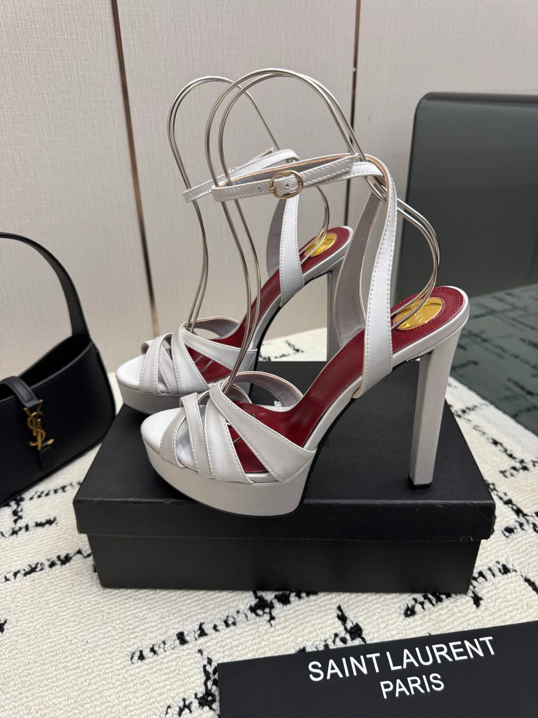 Босоножки Женские Saint Laurent 18049026
