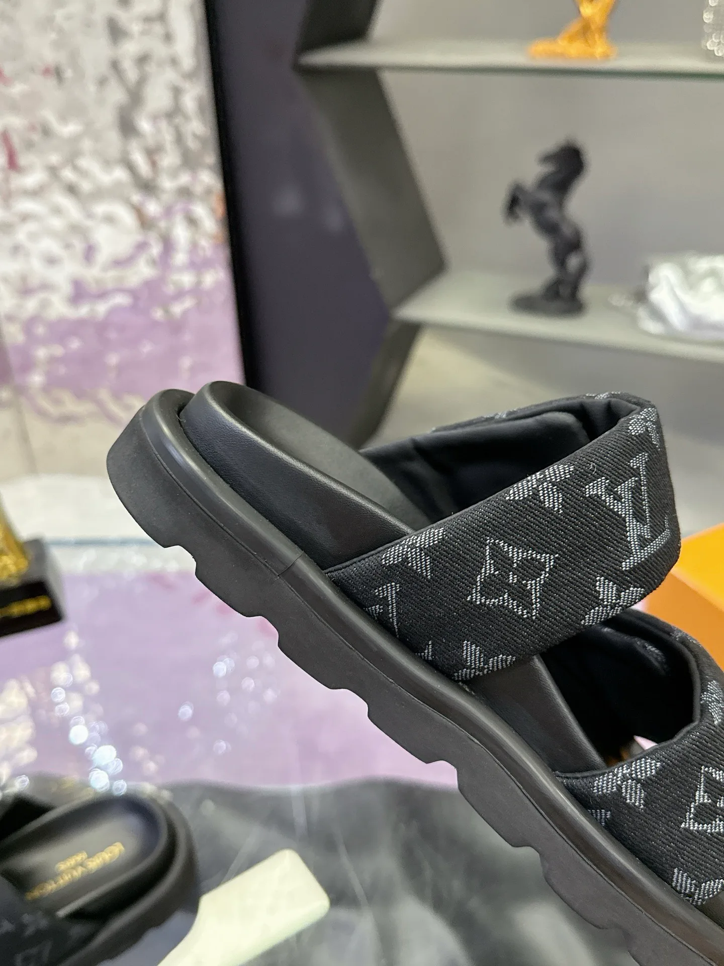 Шлепанцы Женские Louis Vuitton 17530464