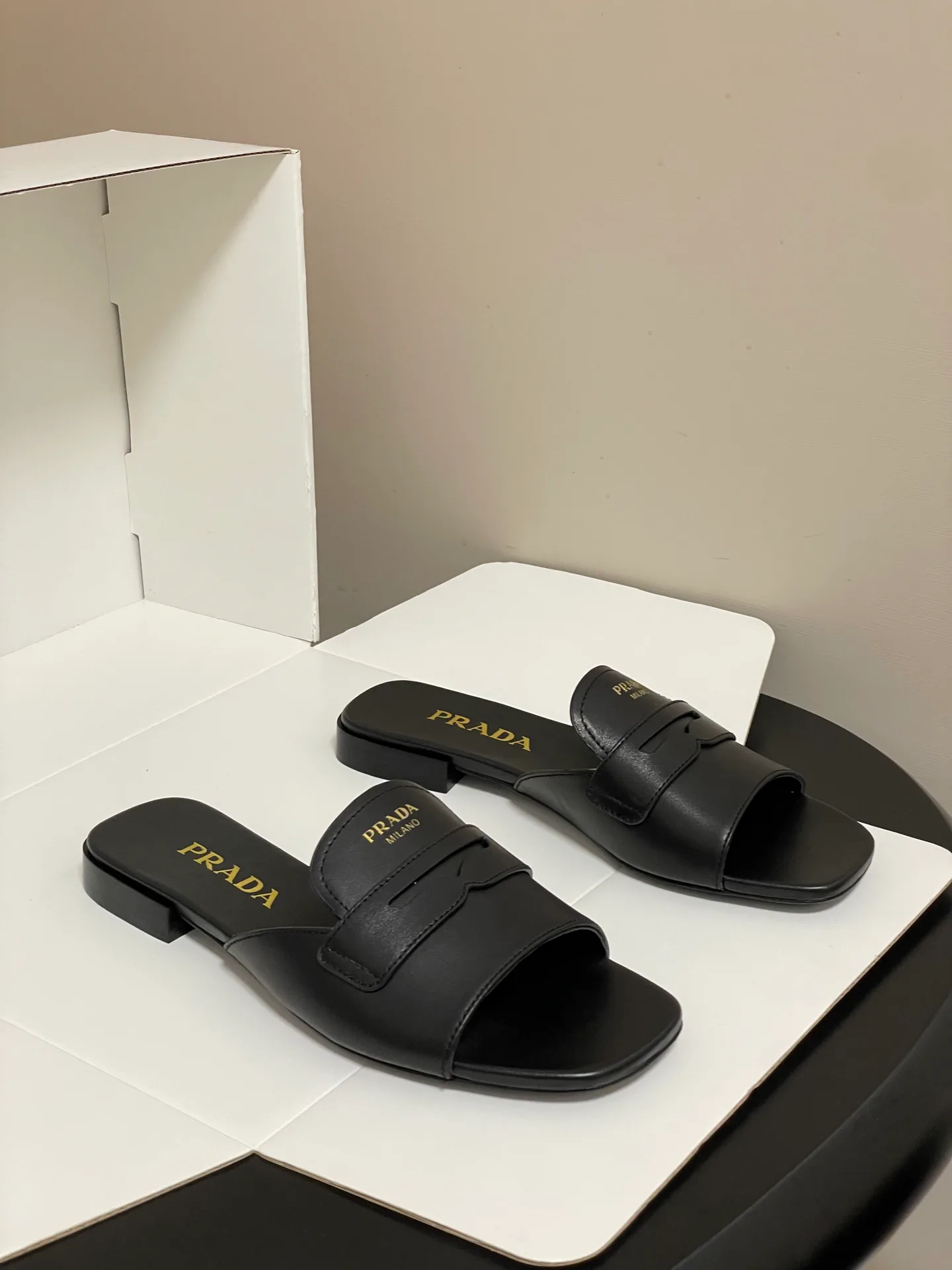 Босоножки Женские Prada 11684414