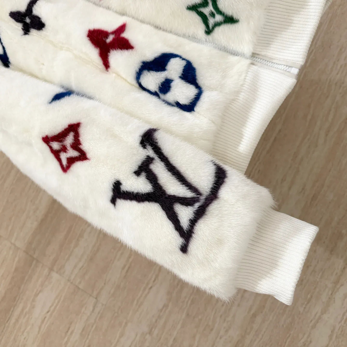 Куртки И Пуховики Женские Louis Vuitton 1061368