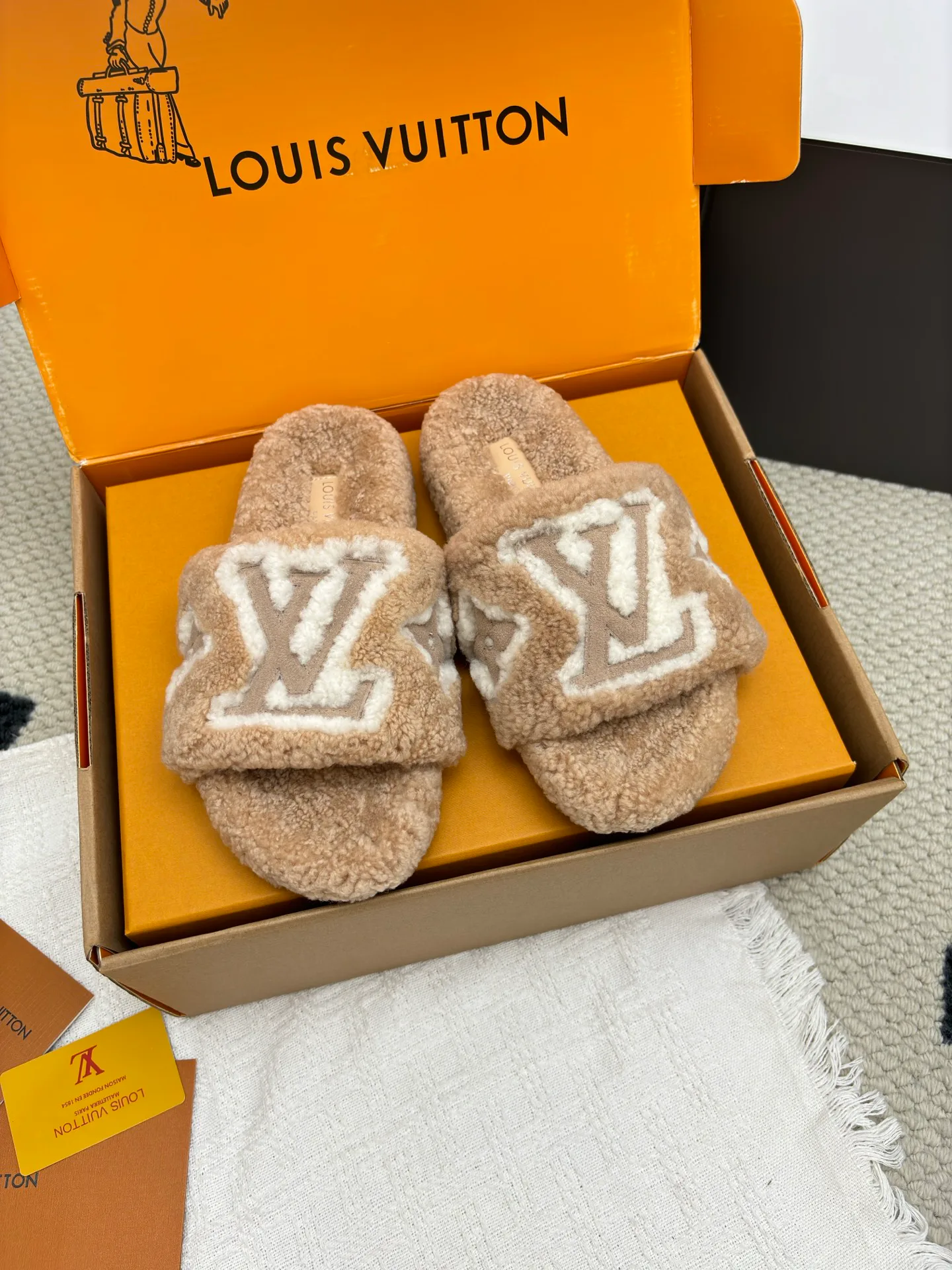 Тапочки Женские Louis Vuitton 140465