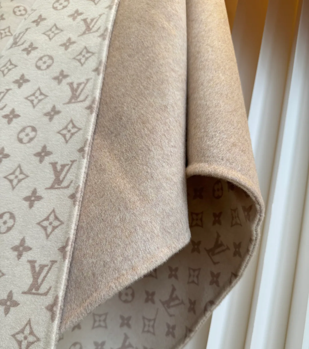 Пальто Женские Louis Vuitton 18763073