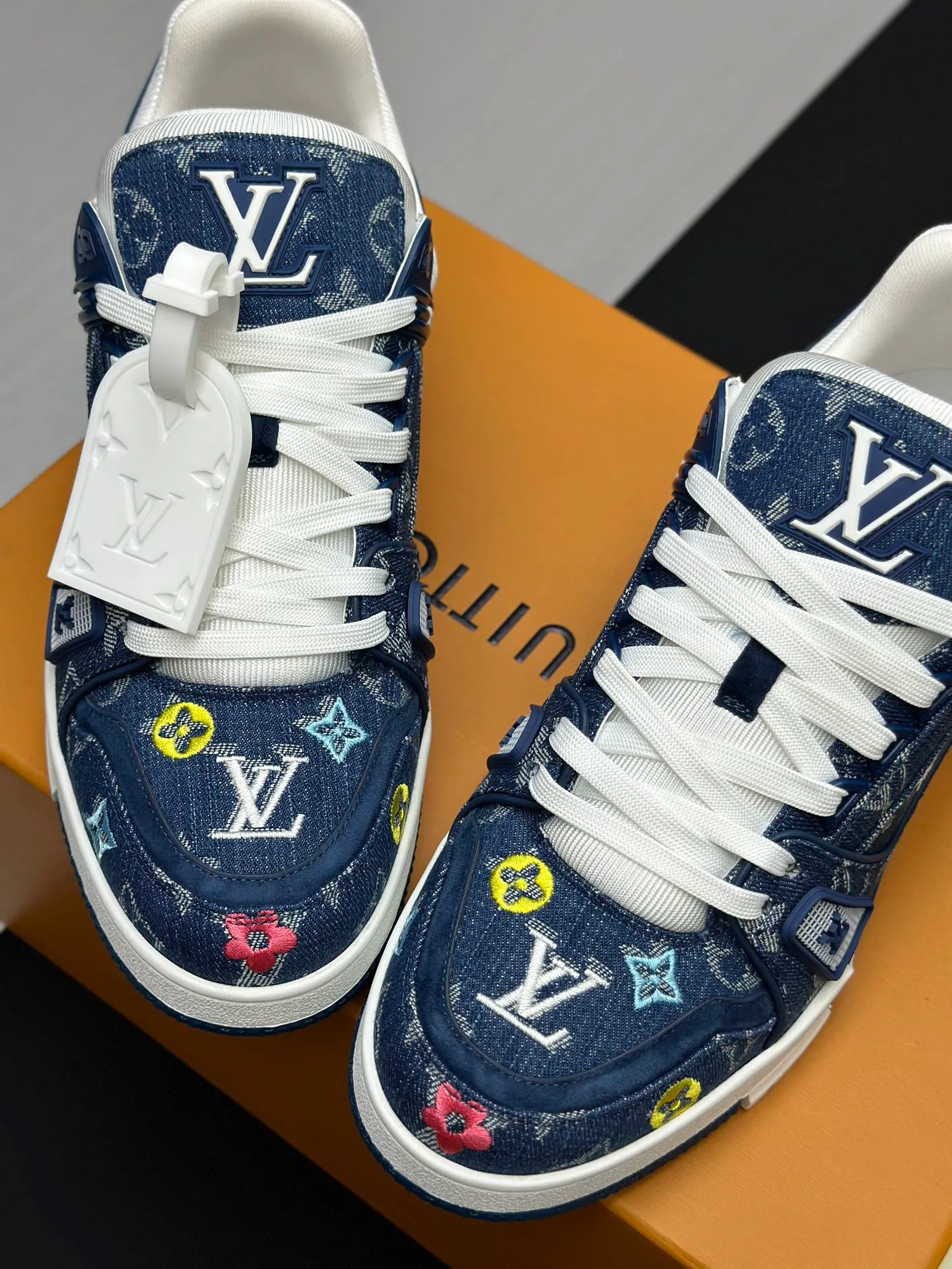 Кроссовки Женские Louis Vuitton 18743926