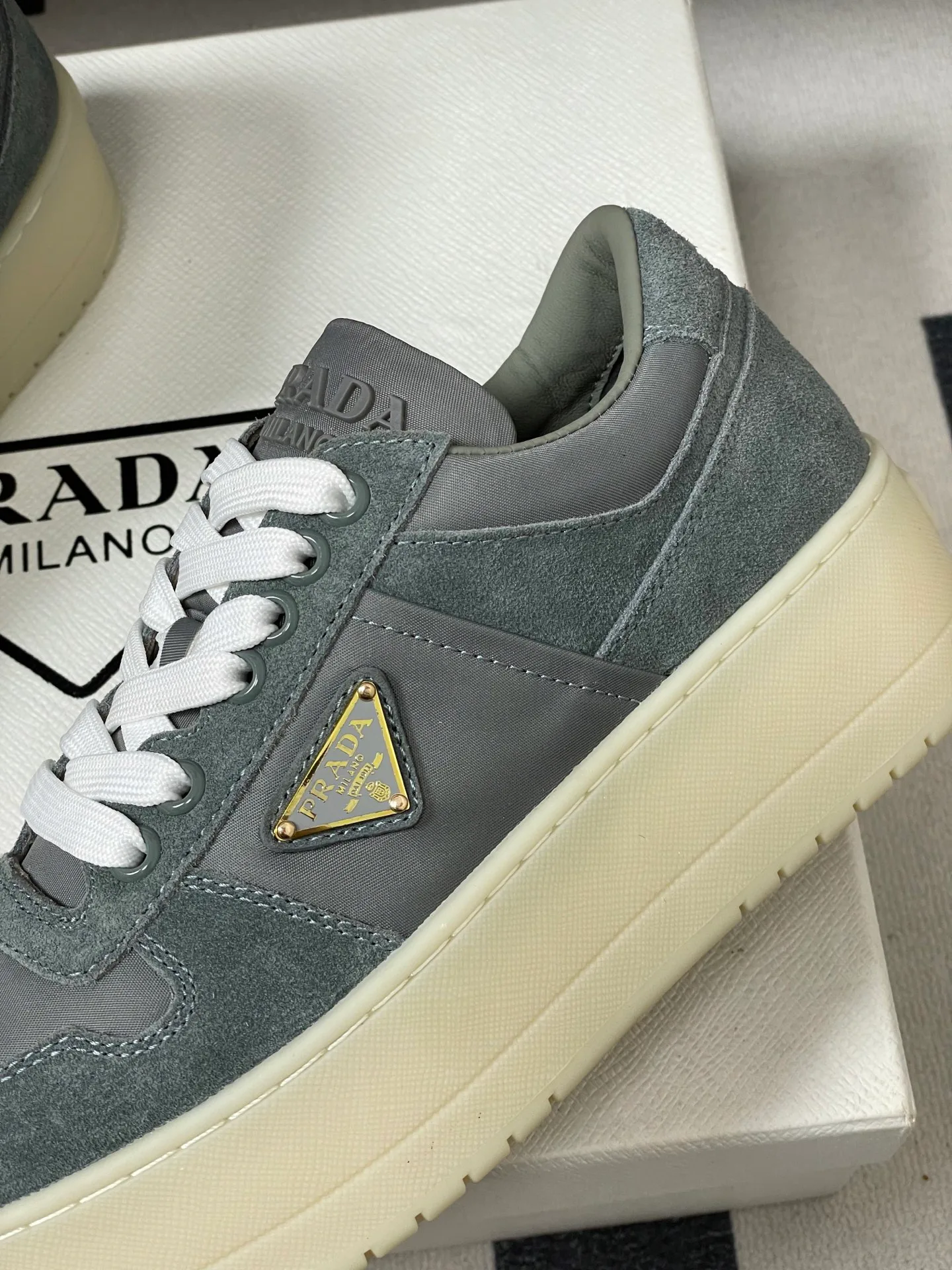 Кроссовки Женские Prada 12810943