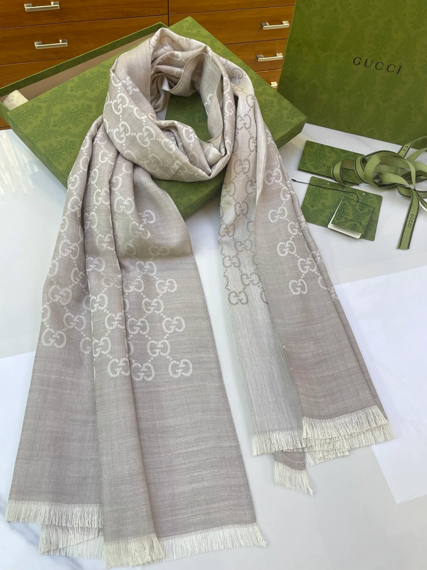 Шарфы Gucci 18637799