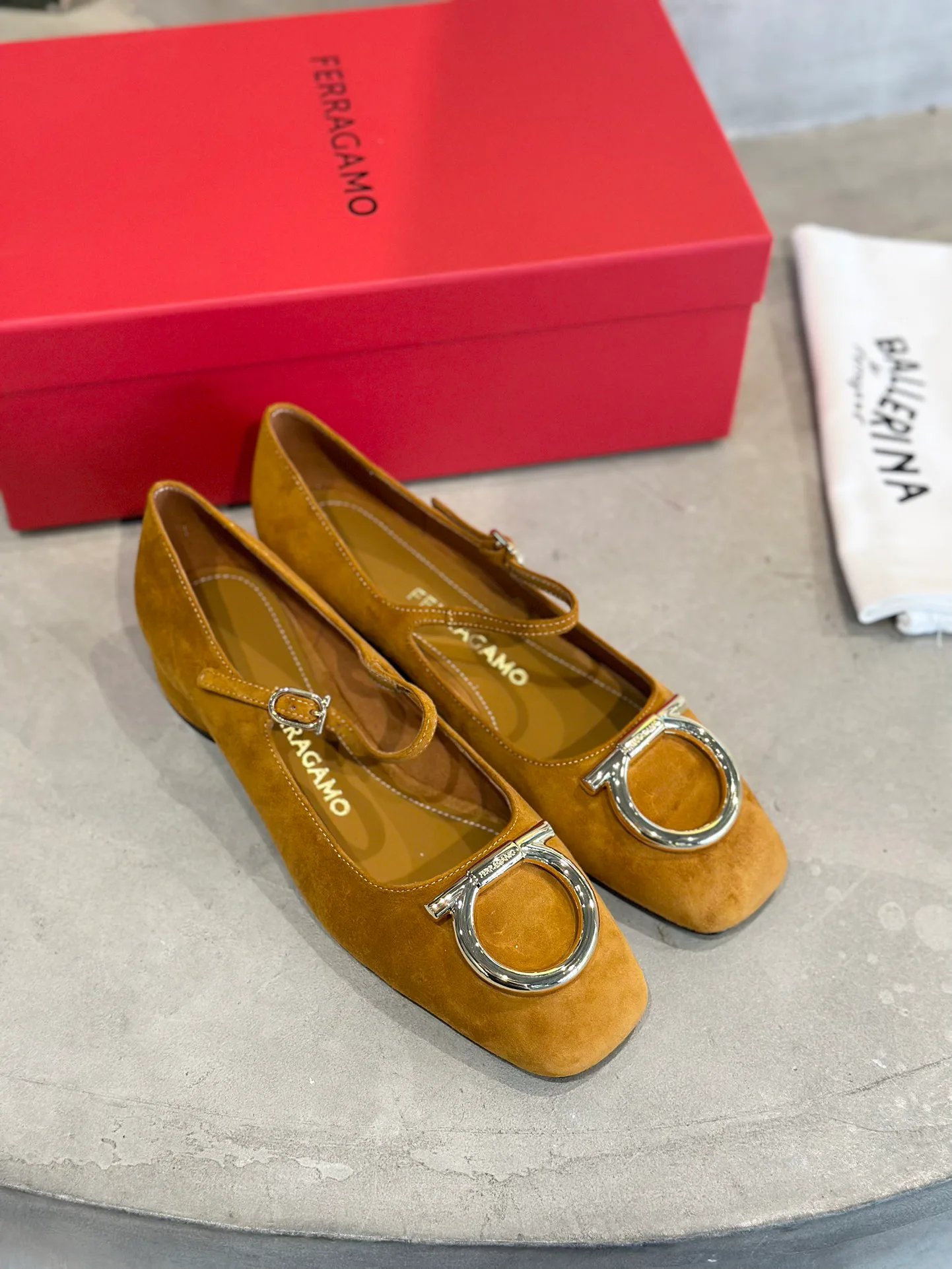 Туфли Женские Salvatore Ferragamo 13368436