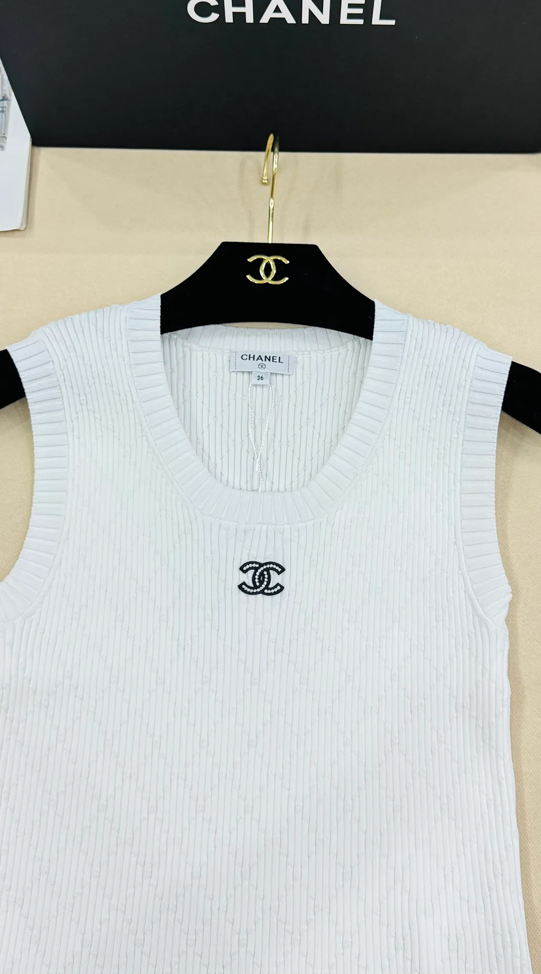 Жилеты Женские Chanel 11690376