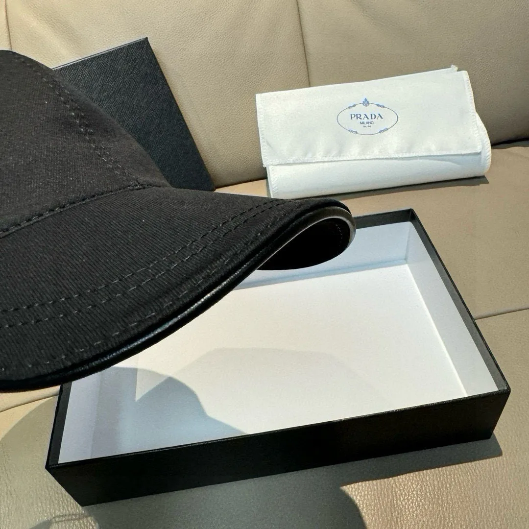 Головные Уборы Prada 17515248
