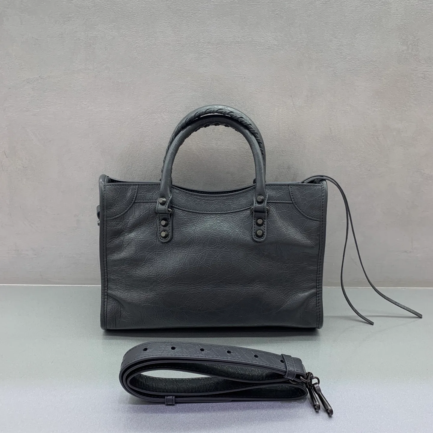 Классические Сумки Женские Balenciaga 18136151