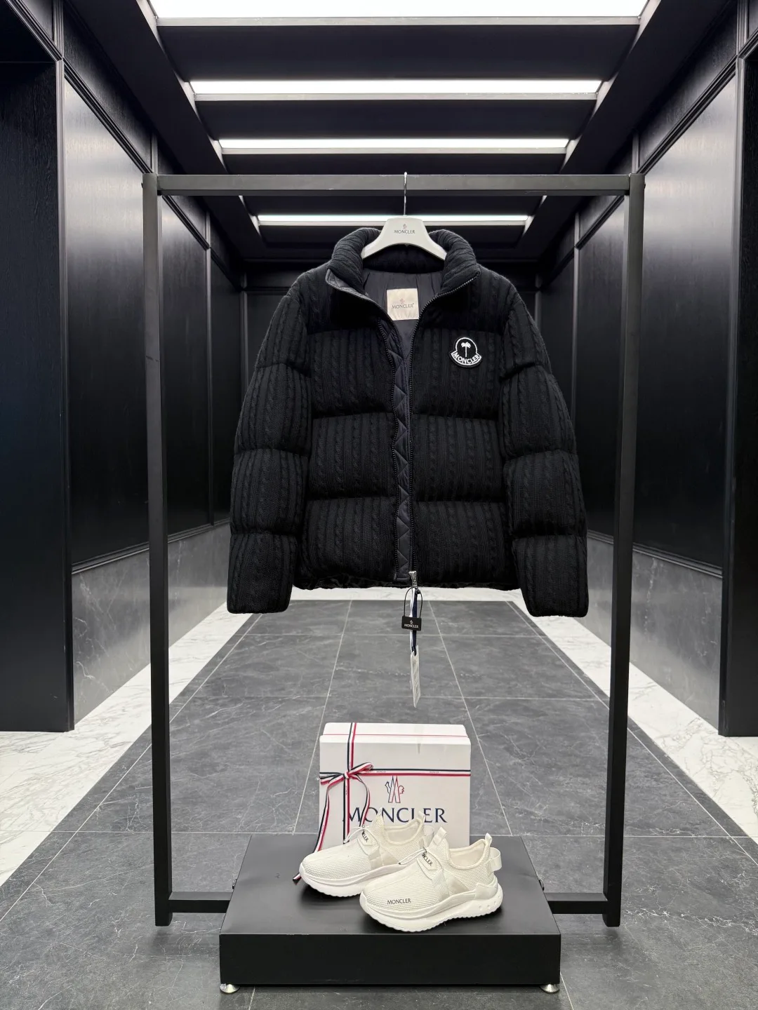 Куртки И Пуховики Женские Moncler 18971781