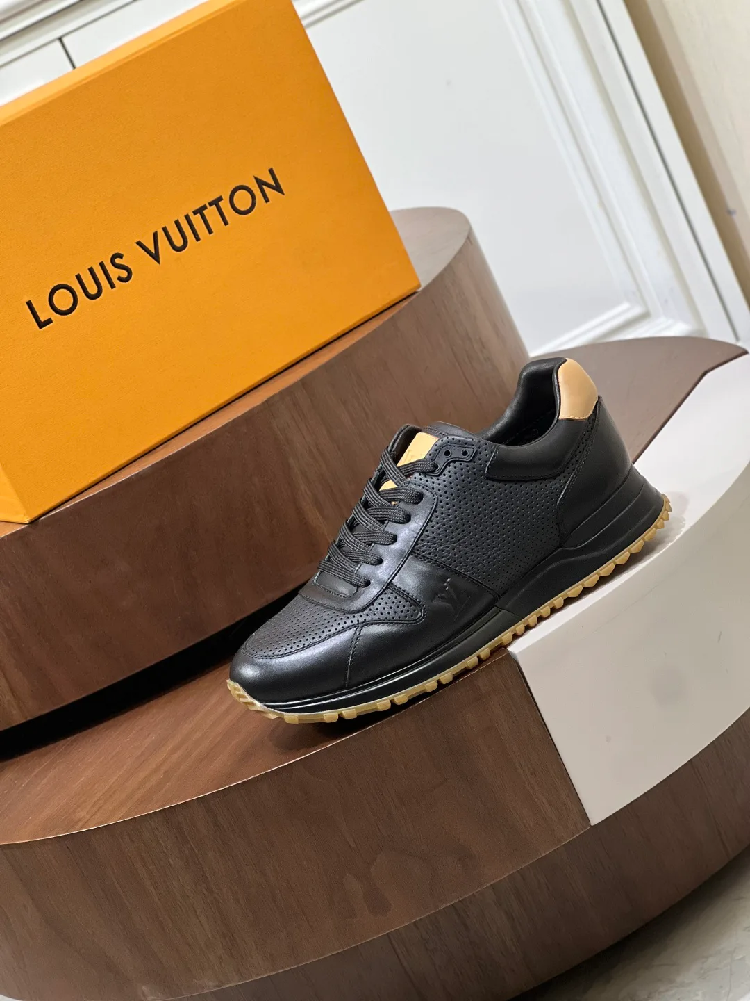 Кроссовки Мужские Louis Vuitton 18039349