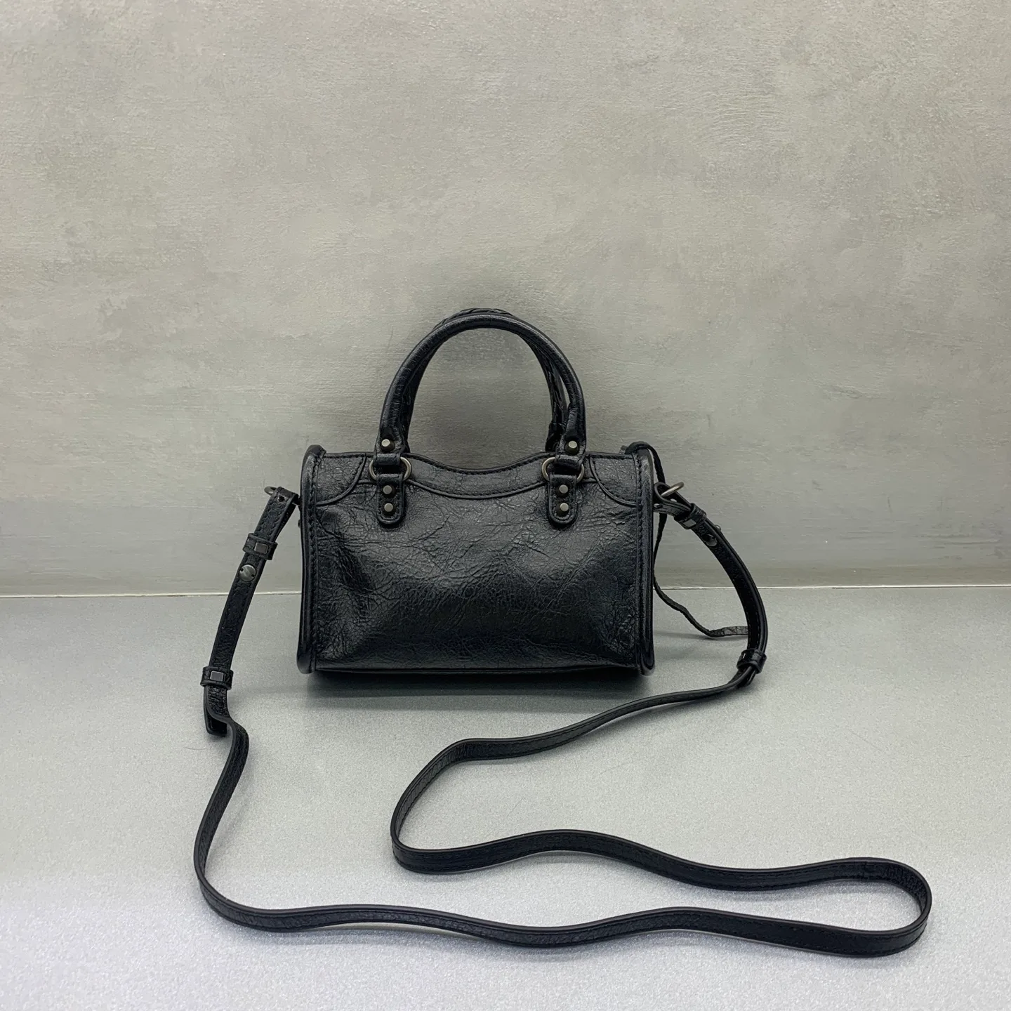 Классические Сумки Женские Balenciaga 16862709
