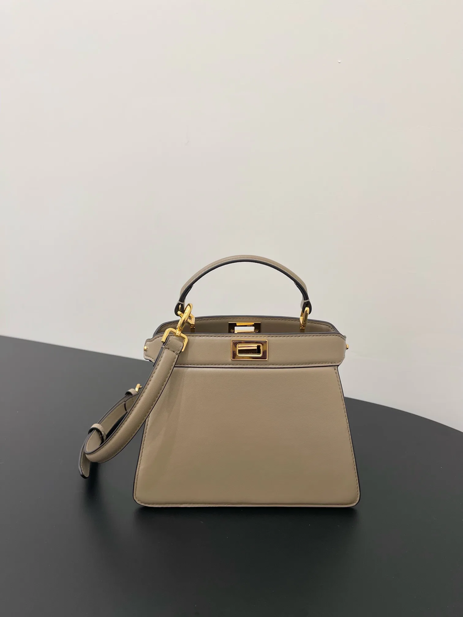 Классические Сумки Женские Fendi 13234491