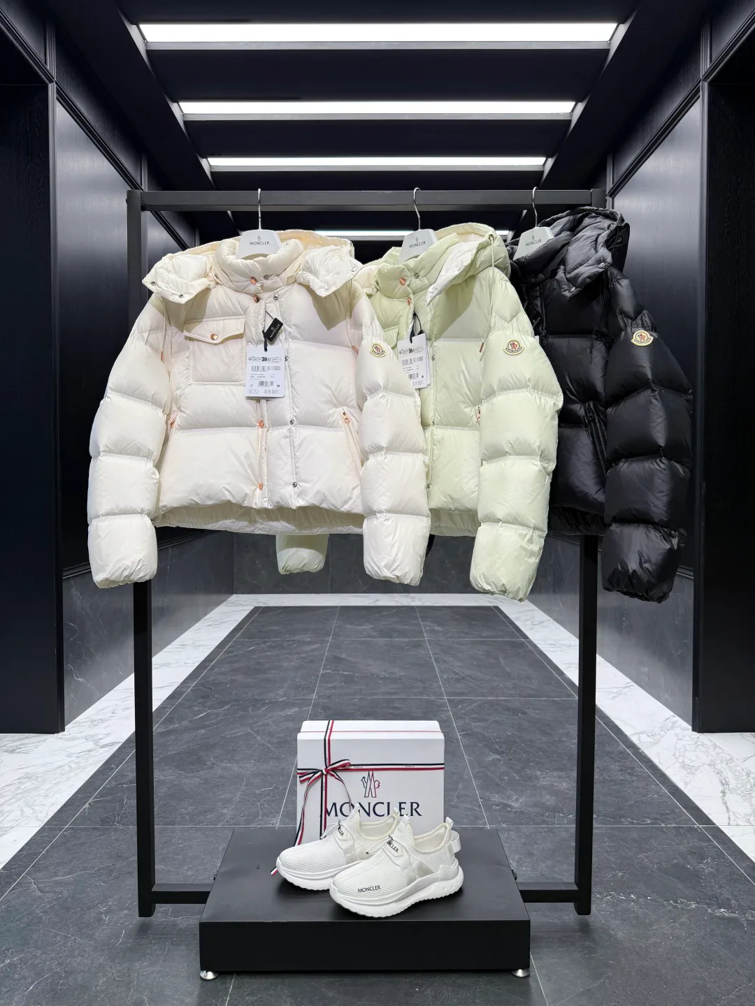 Куртки И Пуховики Женские Moncler 5740774