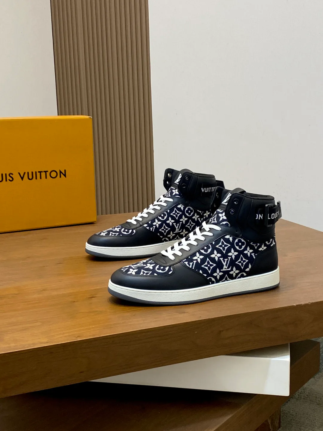 Кроссовки Мужские Louis Vuitton 18399950